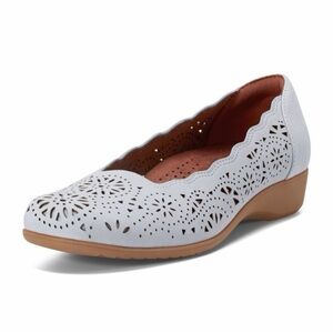 Cobb Hill Womens Rory Light Gray Slip on Size 7.5 New in Box!